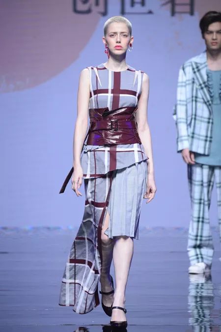 坐標大浪 時尚風云激蕩，潮流與創新共生——2019春夏中國紡織面料流行趨勢暨新銳設計師發布秀側記